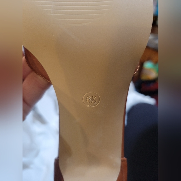 Elegant Brown Women's Heels Brand New - Picture 4 of 7